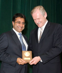 Bryce Taylor (right) presents the Lister Prize to
Shaf Keshavjee